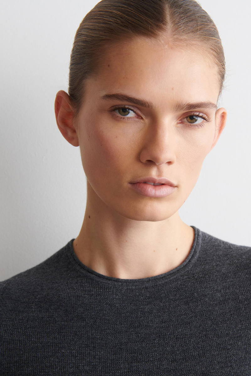 COS メリノウールTシャツ