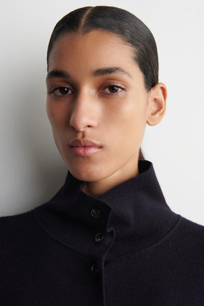 COS メリノウール ファンネルネック カーディガン