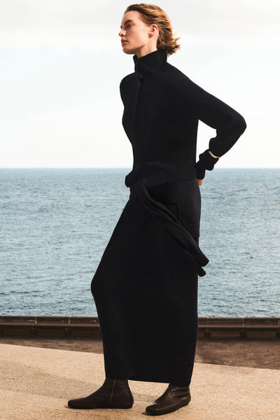 COS メリノウール ファンネルネック カーディガン