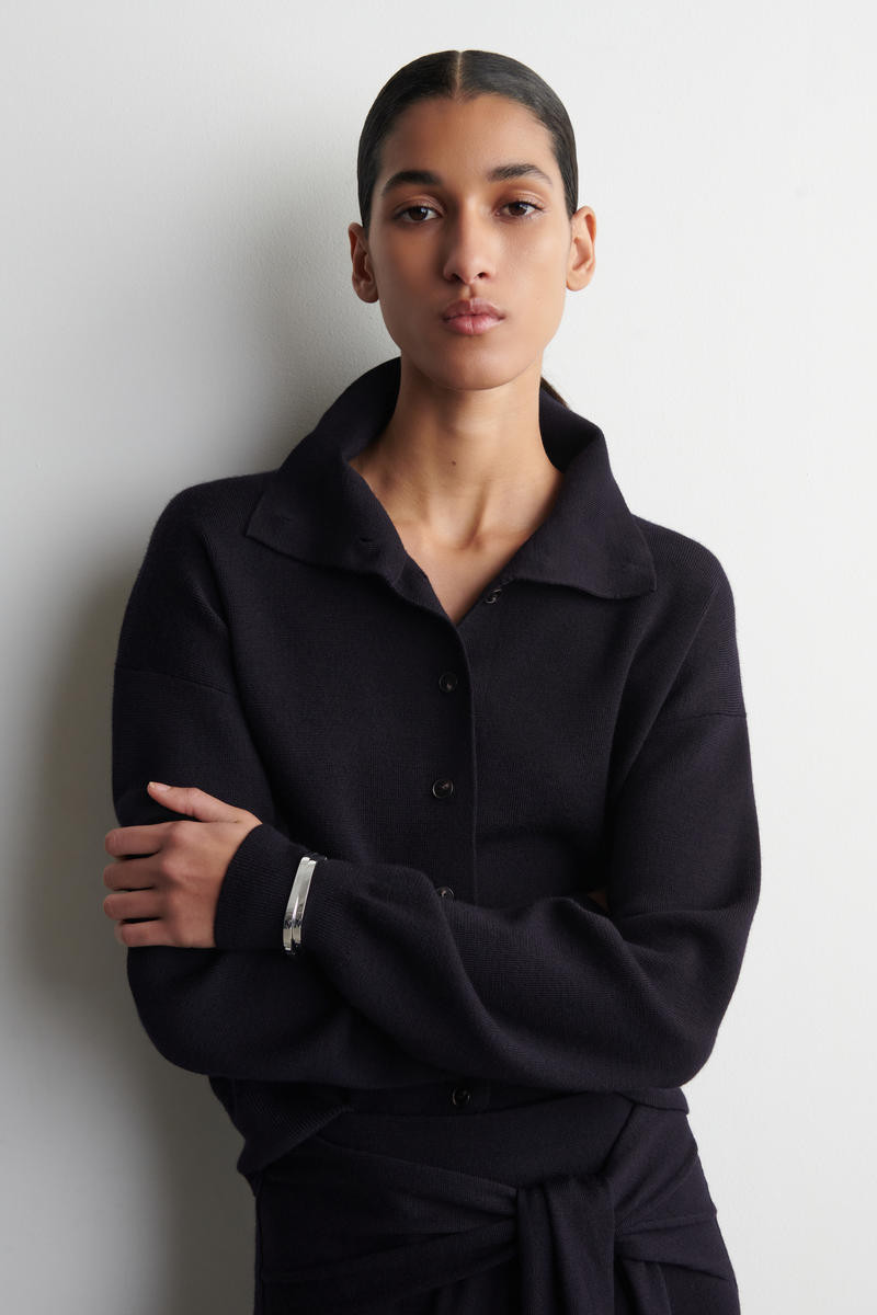 COS メリノウール ファンネルネック カーディガン