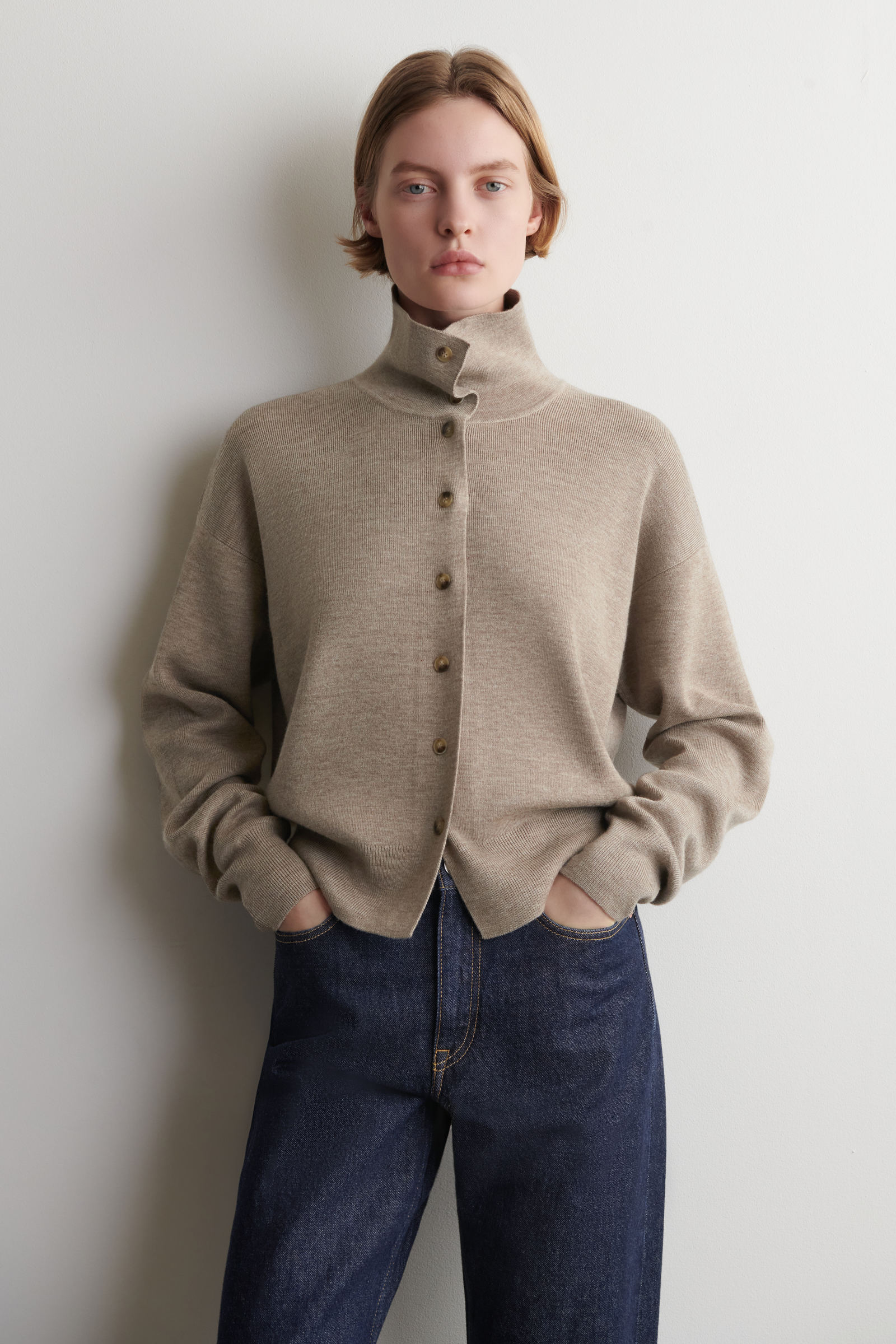 COS 完売　未使用　メリノウールカーディガン COLLARED MERINO WOOL CARDIGAN 襟付きメリノウールカーディガン