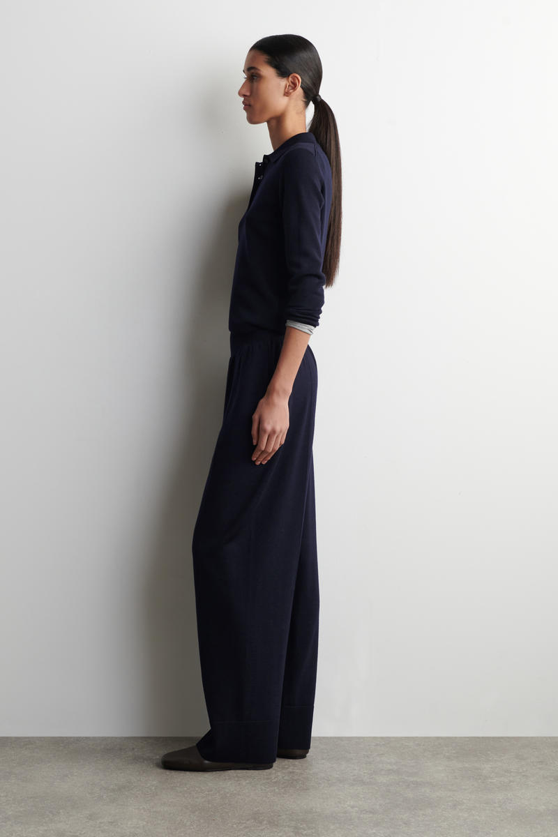 COS エラスティックメリノウールパンツ