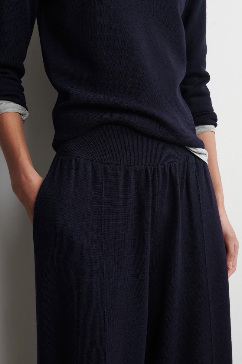 COS エラスティックメリノウールパンツ