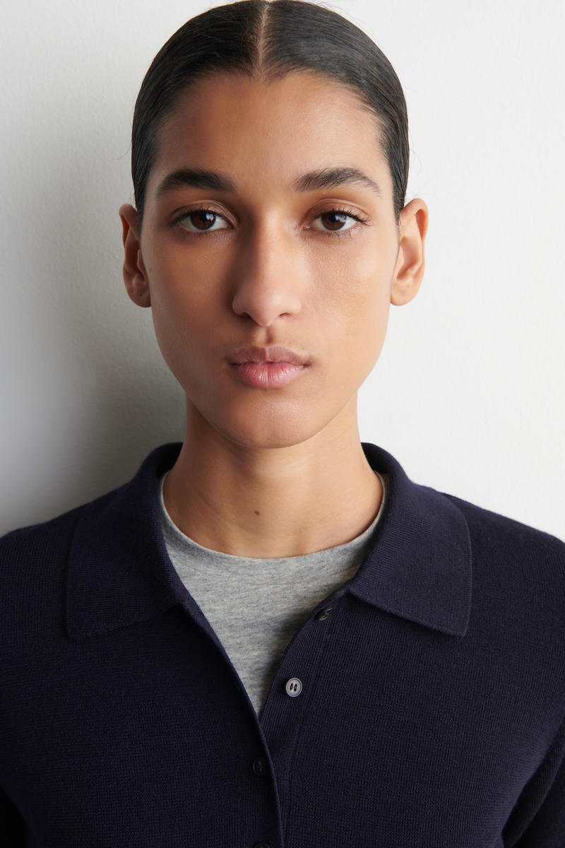 COS クロップドスリーブメリノウールポロシャツ