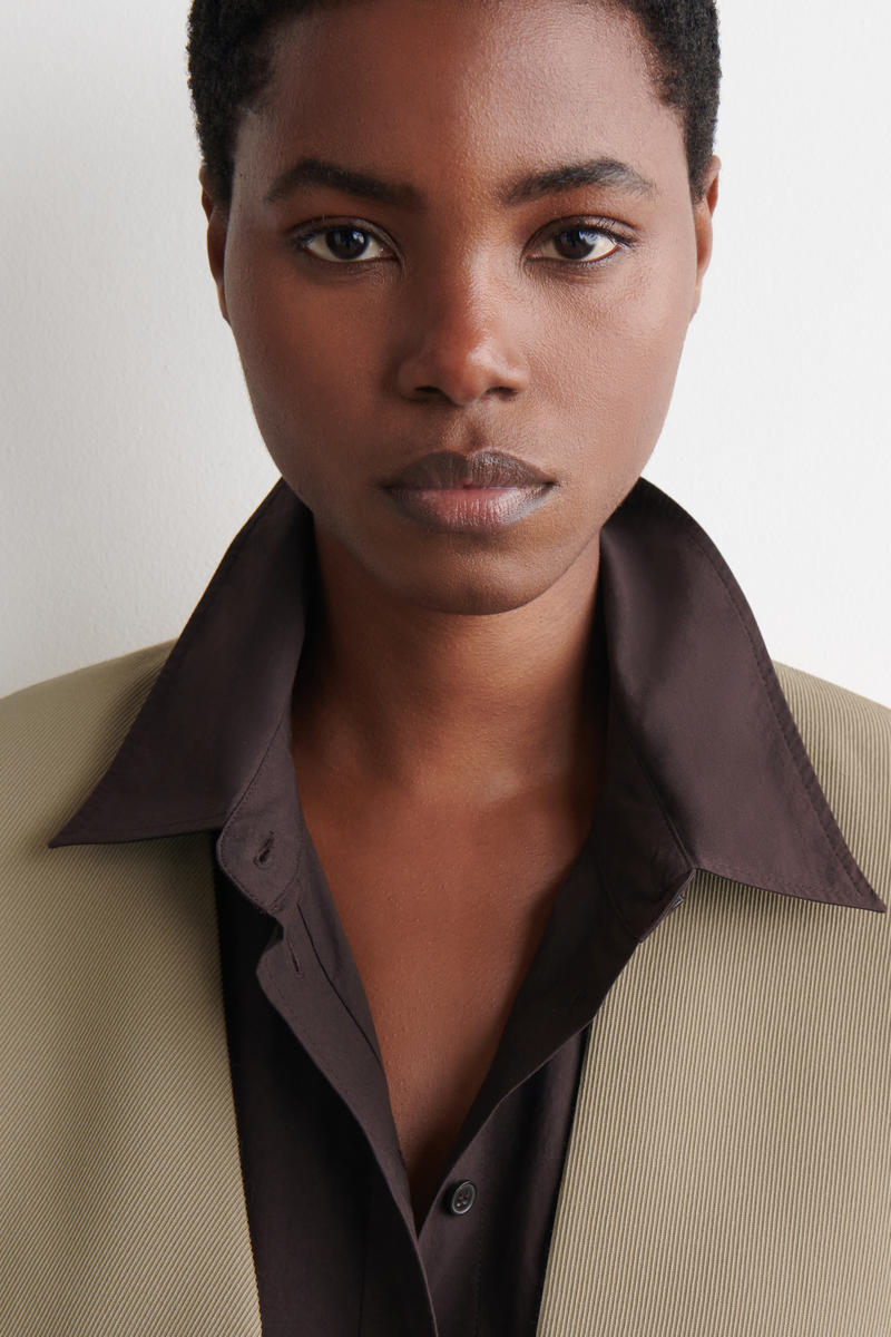 COS ノーカラー ウールツイル ブレザー