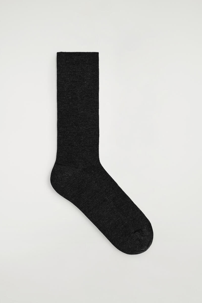 COS リブ編みウールソックス