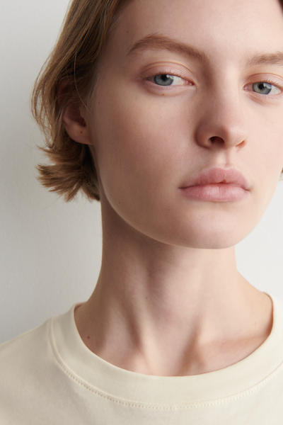 COS コットンTシャツ