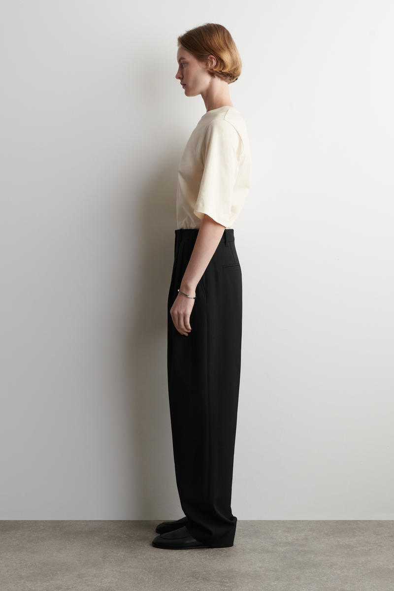 COS コットンTシャツ