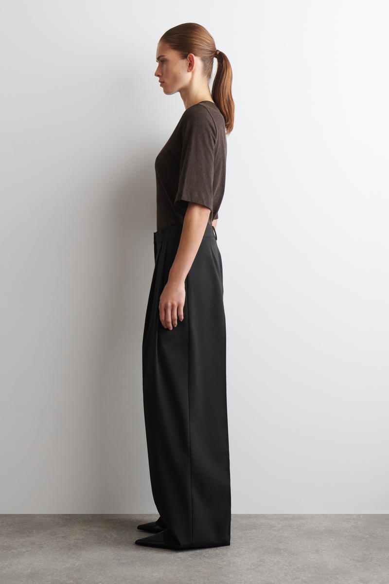 COS コットンTシャツ