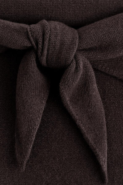 COS オーバーサイズウールトライアングルスカーフ