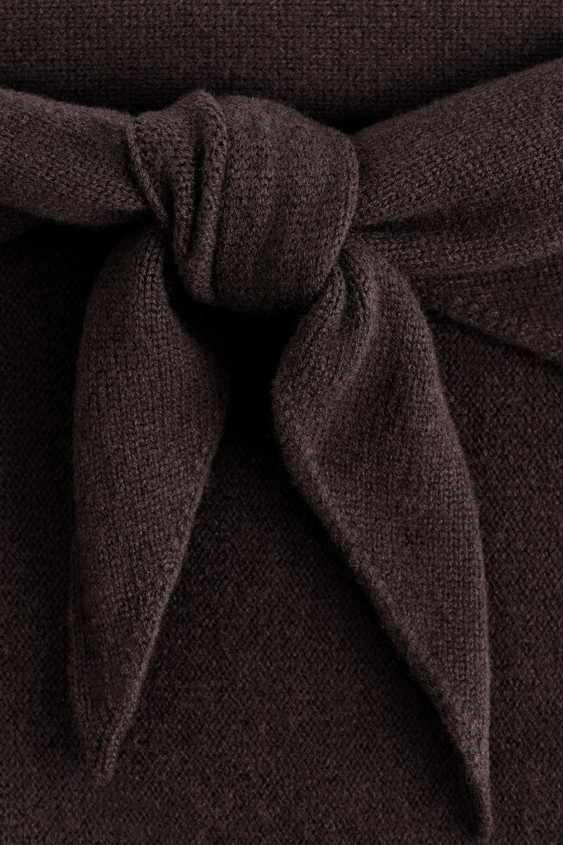 COS オーバーサイズウールトライアングルスカーフ