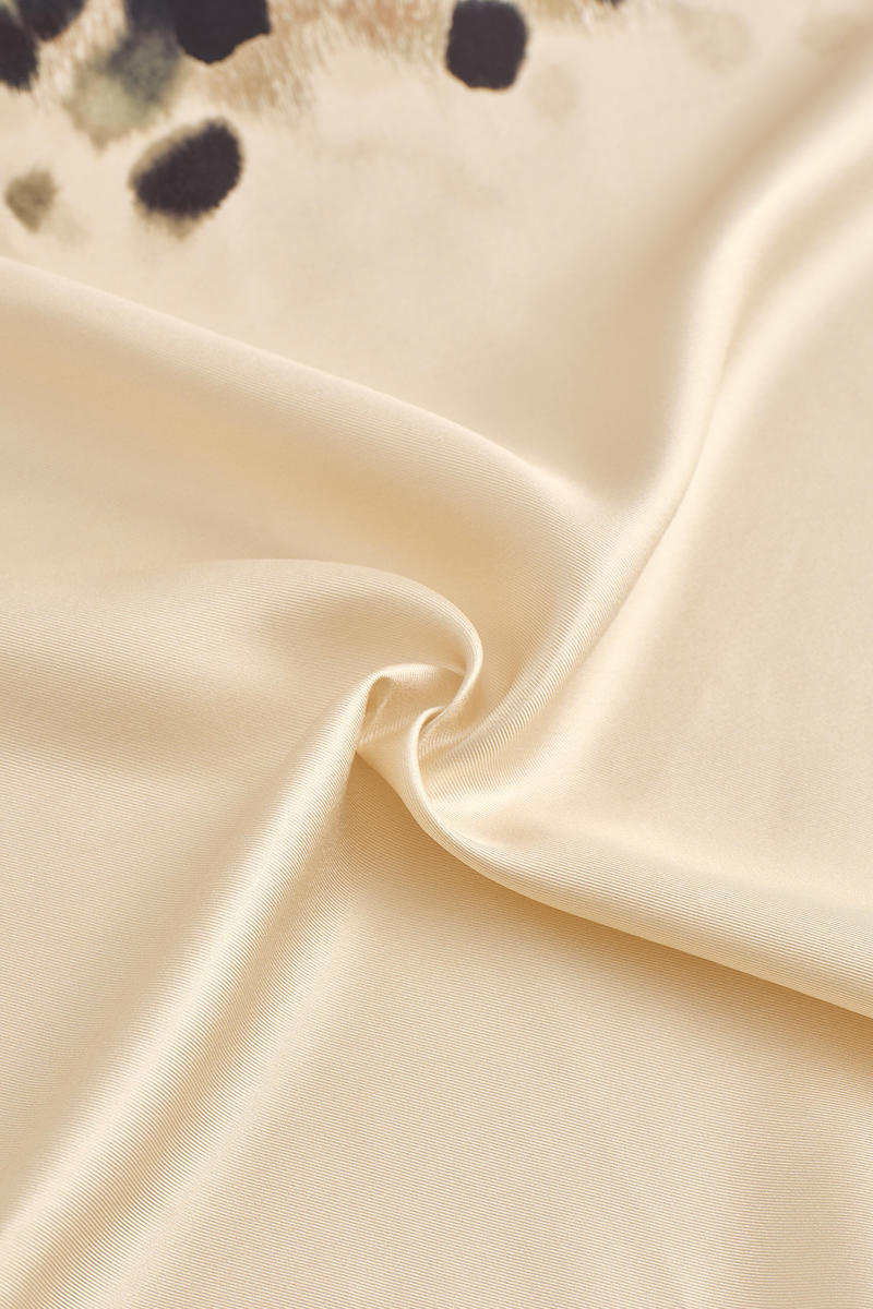 COS アニマルプリントシルクスカーフ