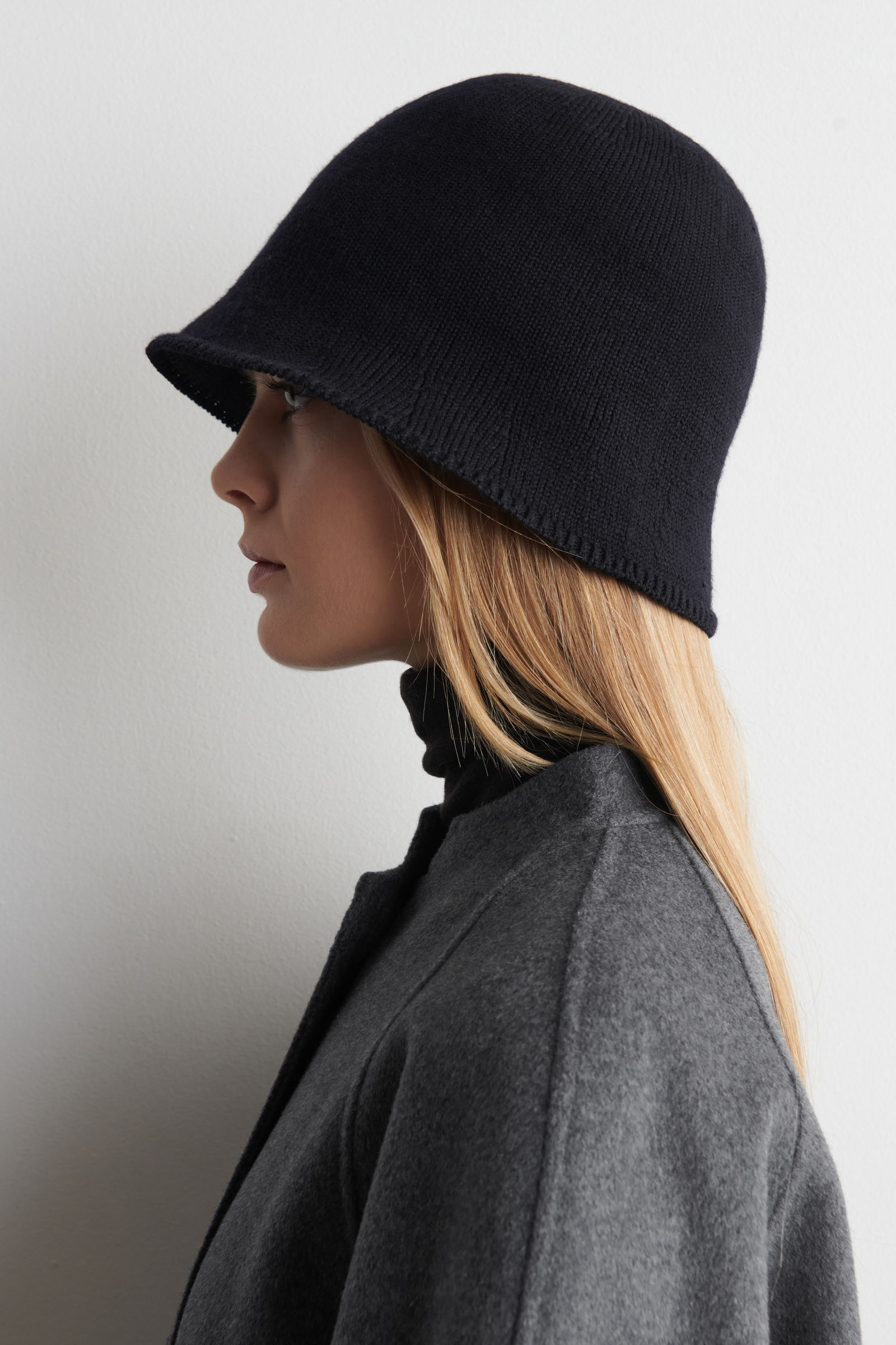 MERINO WOOL BUCKET HAT メリノウールバケットハット ネイビー｜COS 