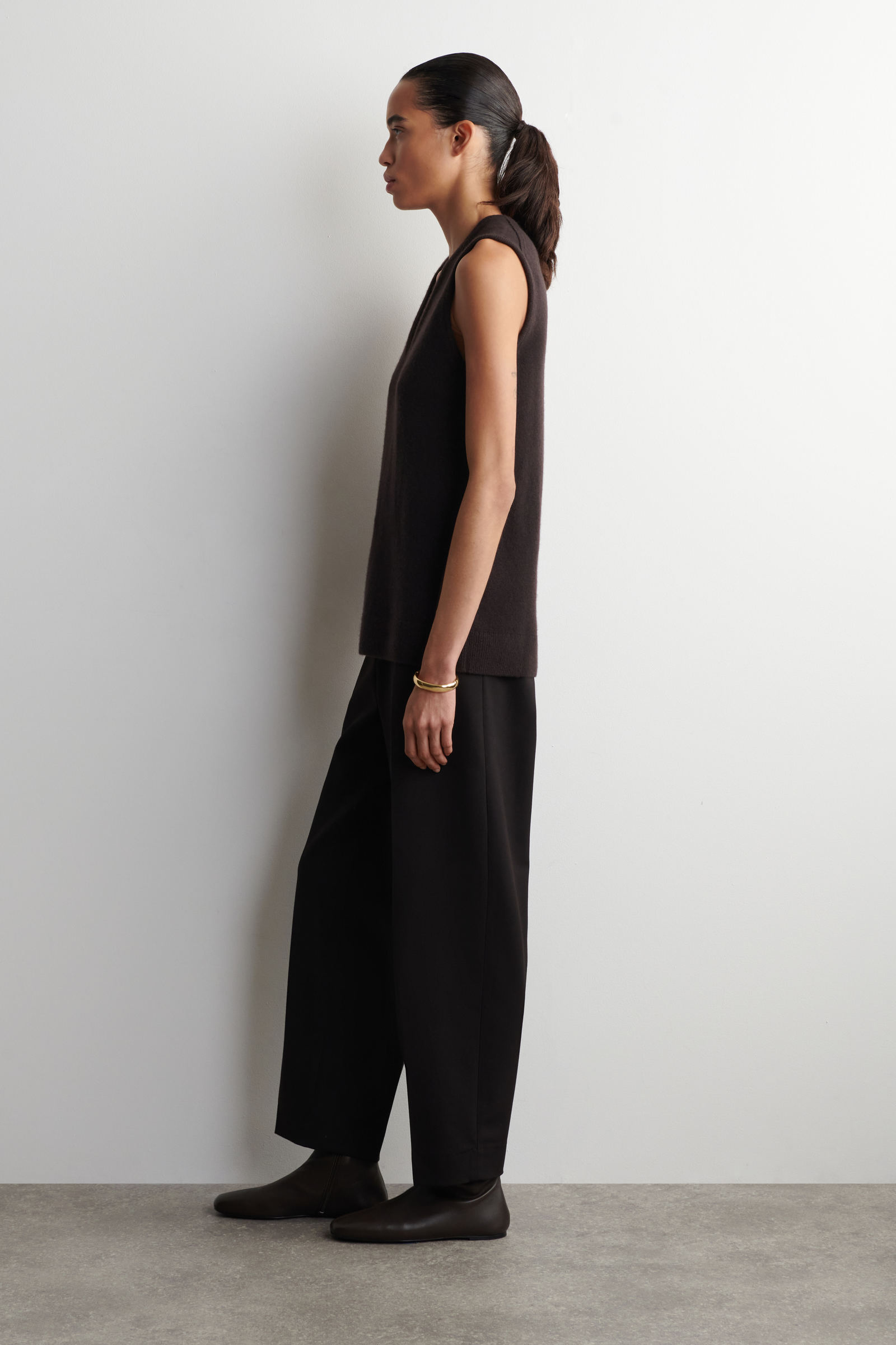 WOOL V-NECK TUNIC VEST ウールVネックチュニックベスト ブラウン｜COS