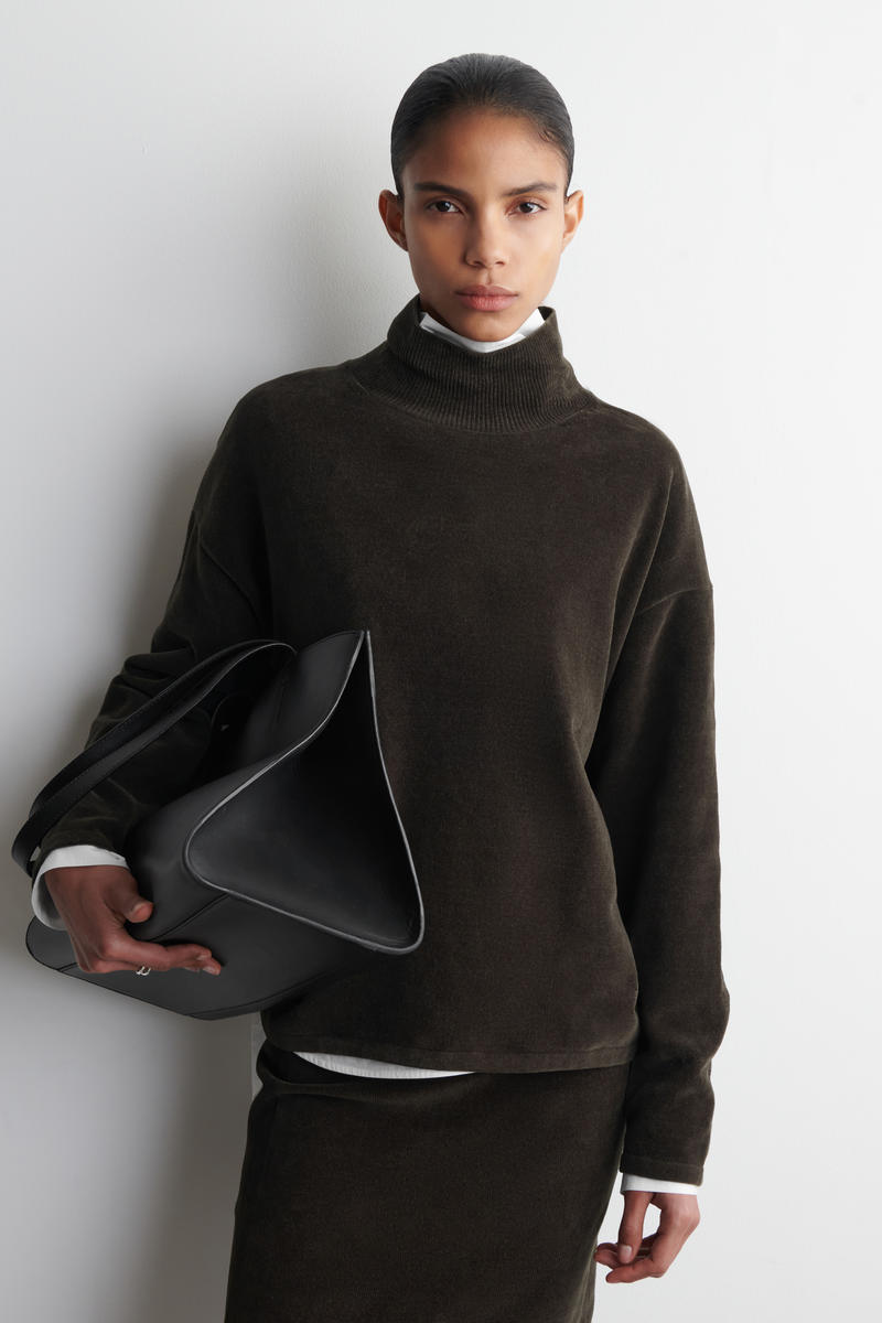 COS シェニール ファンネルネック ジャンパー