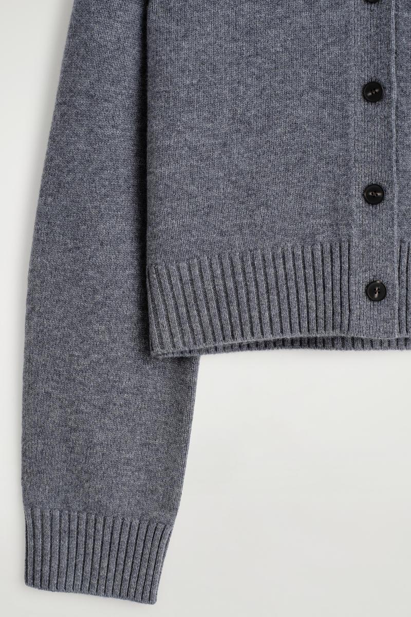COLLARED MERINO WOOL CARDIGAN 襟付きメリノウールカーディガン