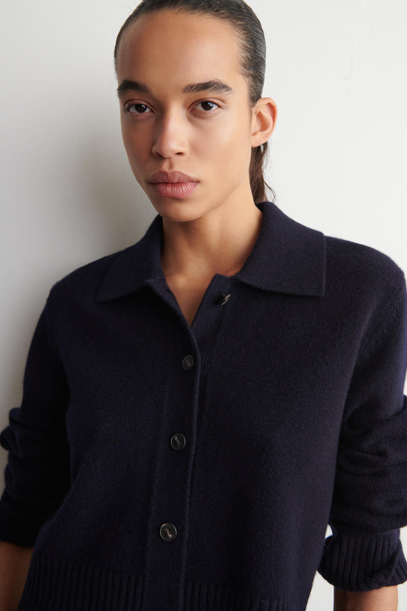 COS 襟付きメリノウールカーディガン