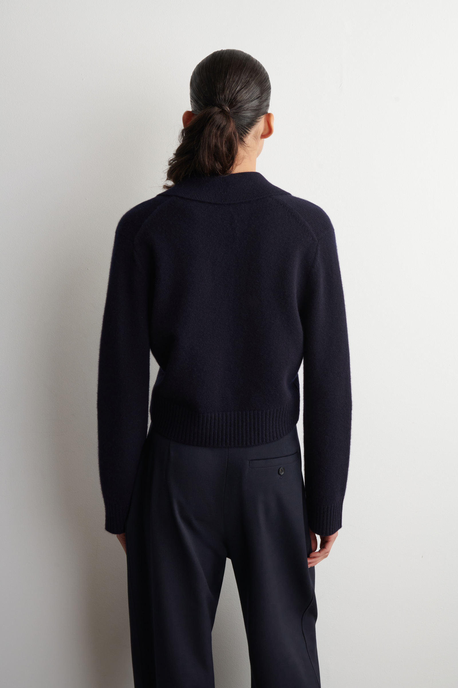 COLLARED MERINO WOOL CARDIGAN 襟付きメリノウールカーディガン 