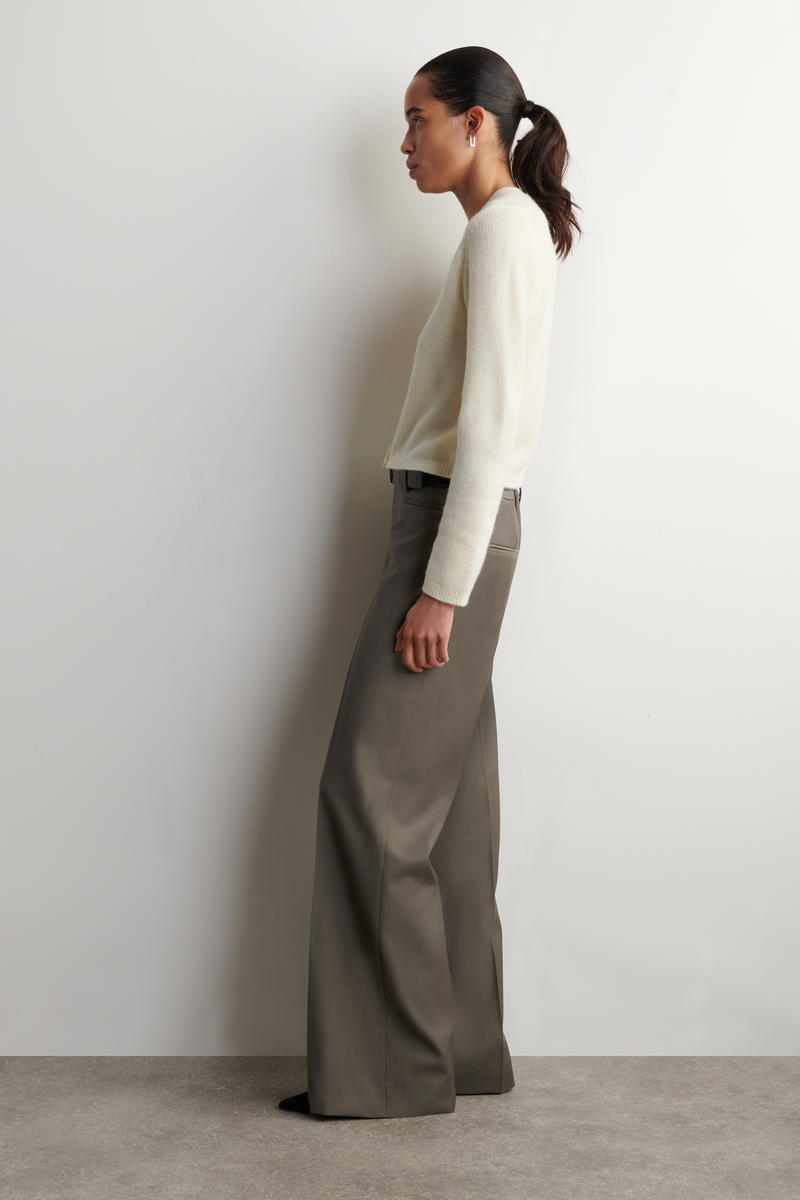 COS カシミヤVネックカーディガン