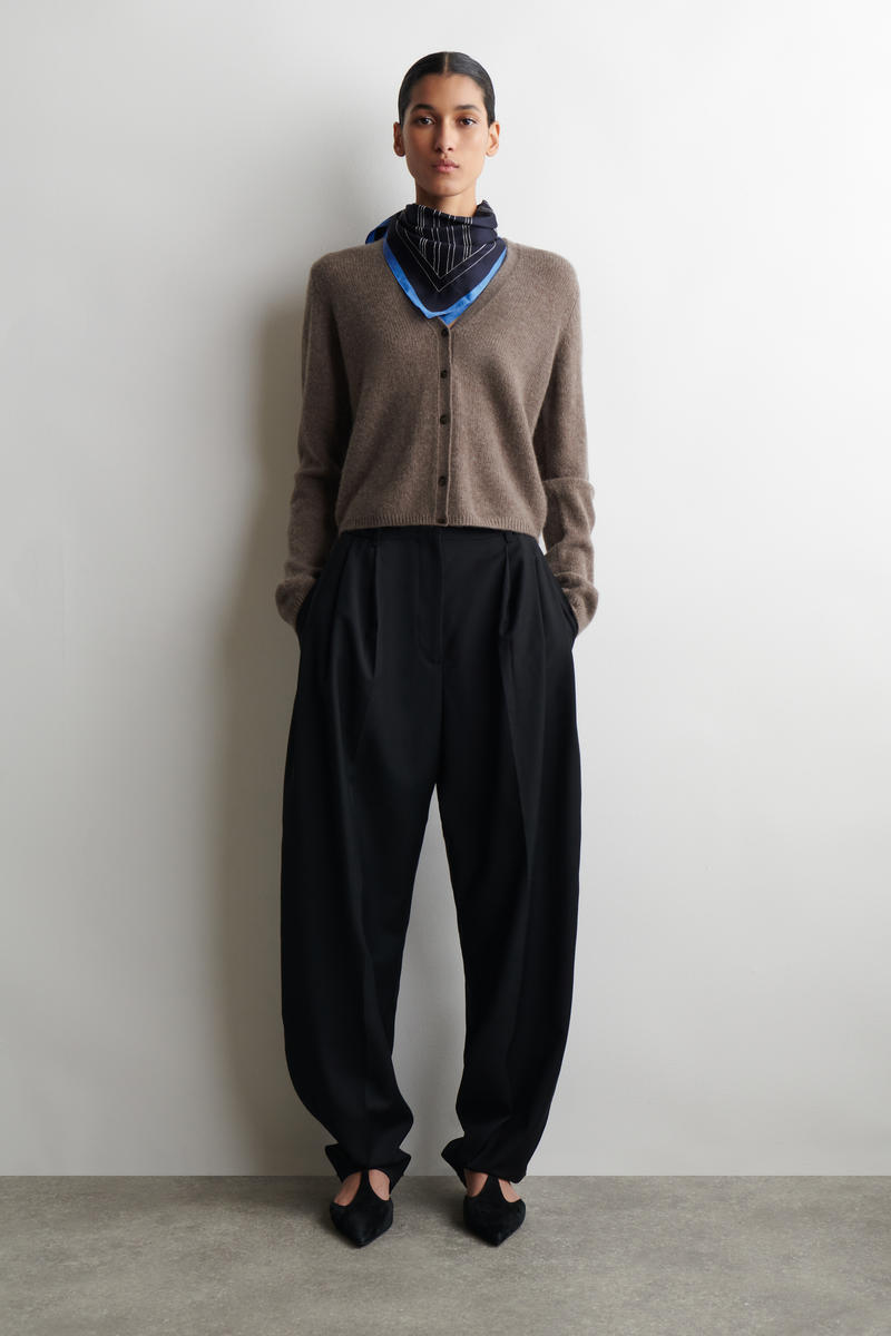 COS カシミヤVネックカーディガン