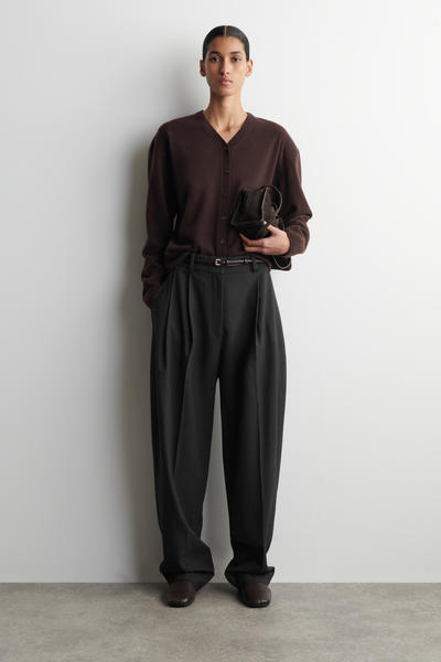 COS メリノウールVネックカーディガン