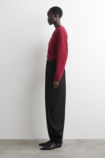 COS メリノウールVネックカーディガン