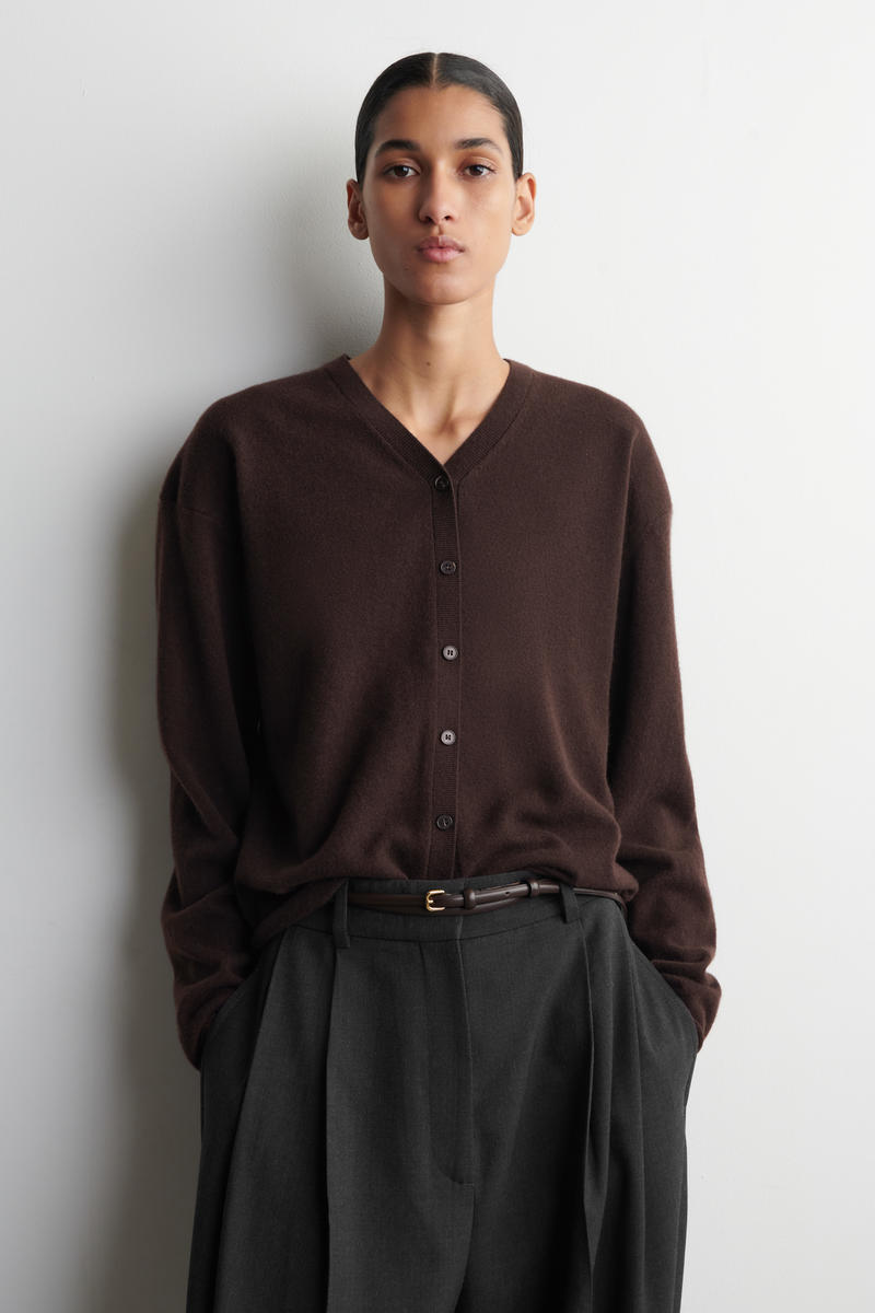 COS メリノウールVネックカーディガン