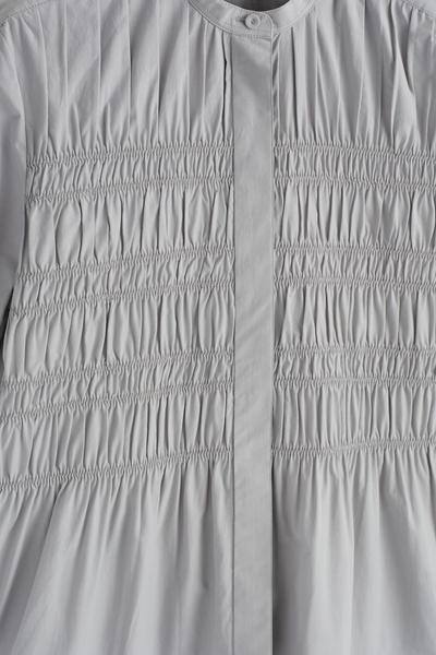 COS フリル付きコットンブラウス