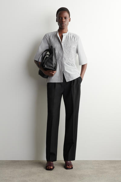 COS フリル付きコットンブラウス