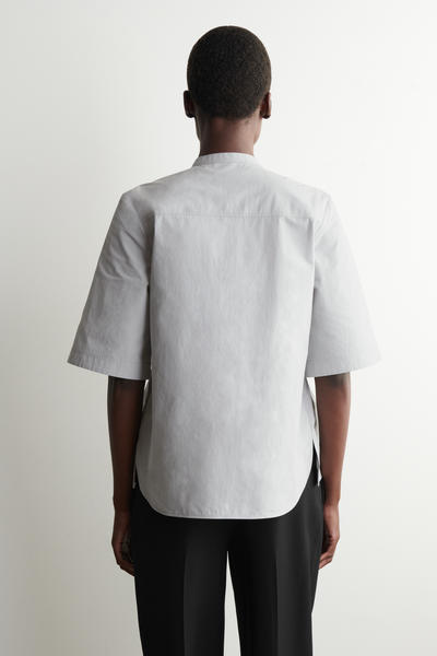 COS フリル付きコットンブラウス