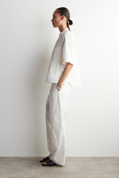 COS フリル付きコットンブラウス