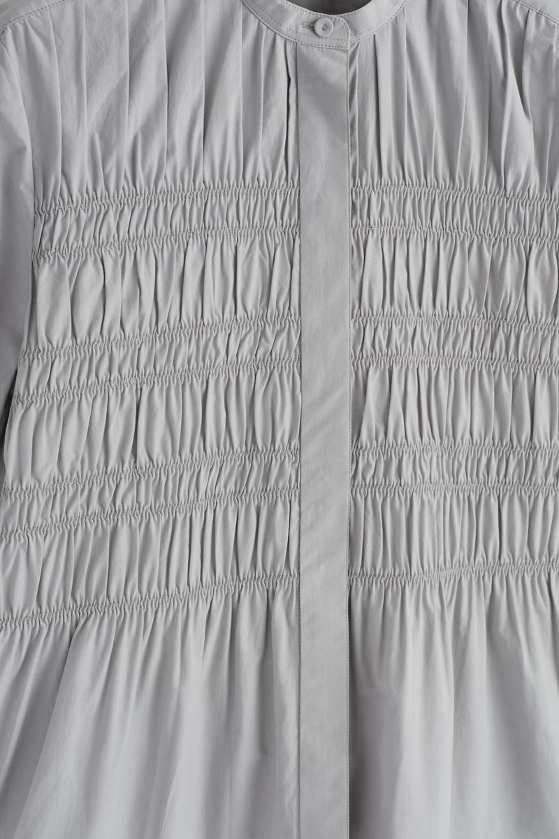 COS フリル付きコットンブラウス