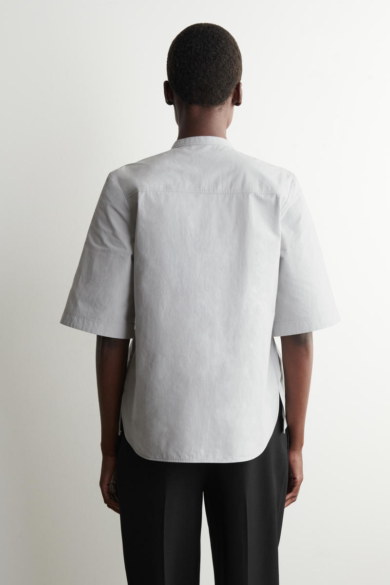 COS フリル付きコットンブラウス