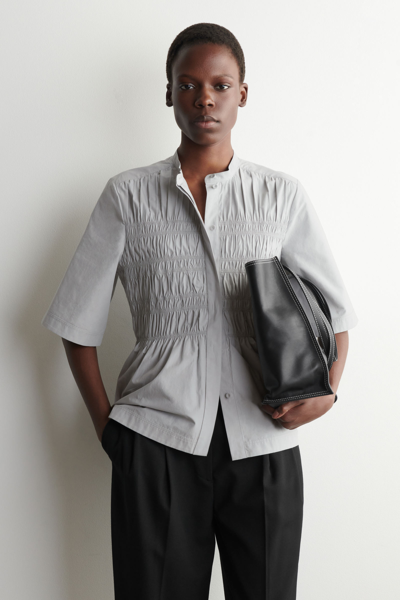 RUCHED COTTON BLOUSE フリル付きコットンブラウス ライトグレー｜COS