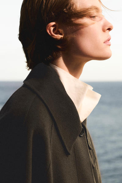 COS ファネルネックダブルフェイスウールショートコート