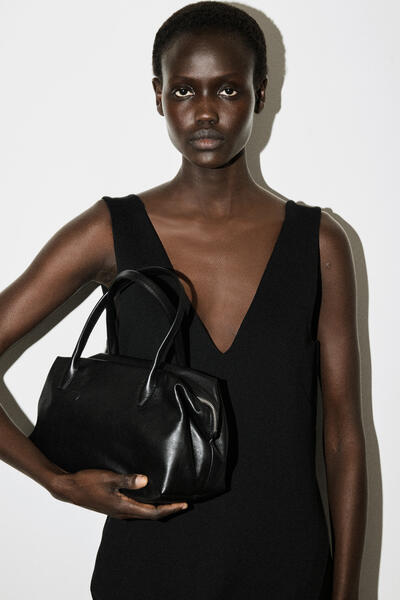 COS Vネックラップミディドレス