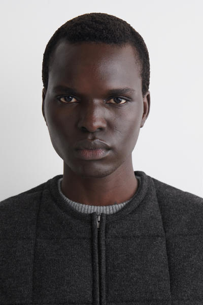 COS パッド入りキルティング編みメリノウールジレ