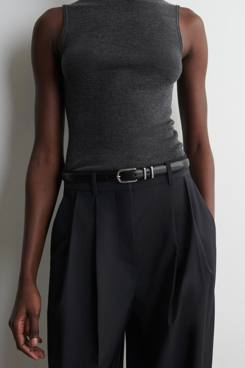 COS サフィアーノレザーベルト