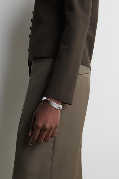 COS ツイステッドリボンブレスレット