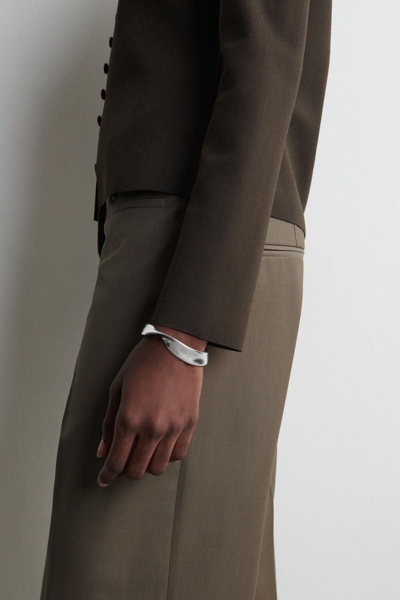 COS ツイステッドリボンブレスレット