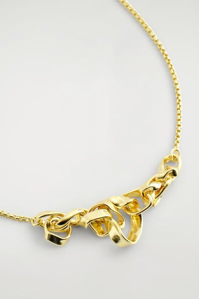 COS ツイストリボンネックレス