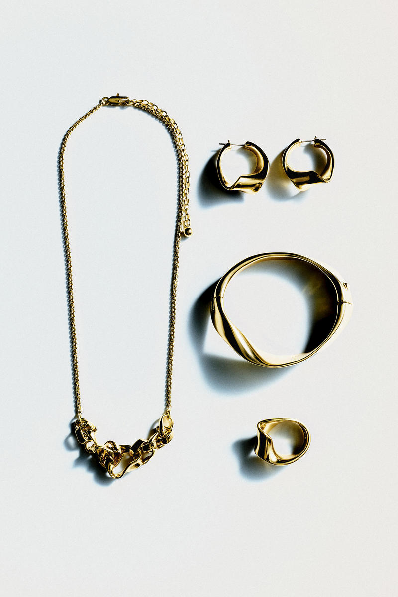 COS ツイストリボンネックレス