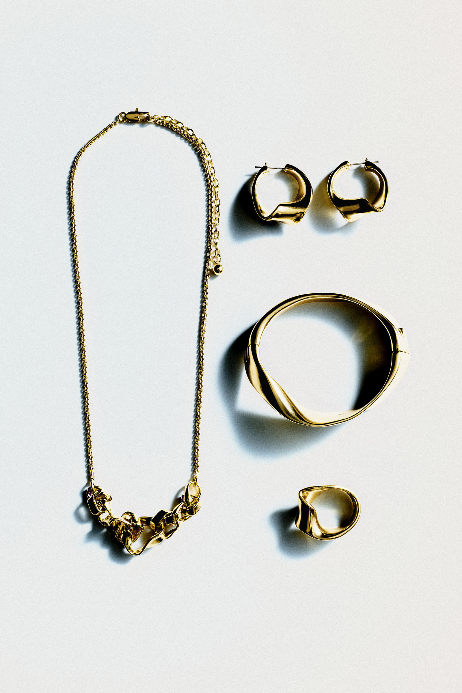 TWISTED RIBBON NECKLACE ツイストリボンネックレス ゴールド｜COS 