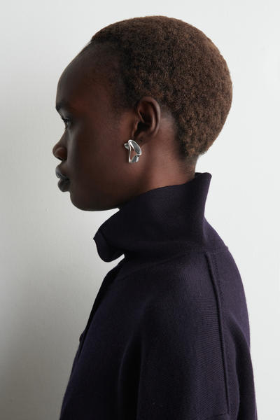 COS ツイストリボンスタッドピアス