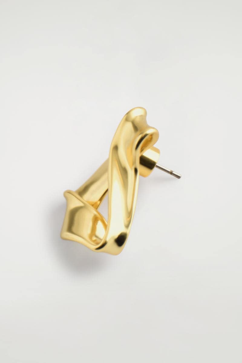 COS ツイストリボンスタッドピアス