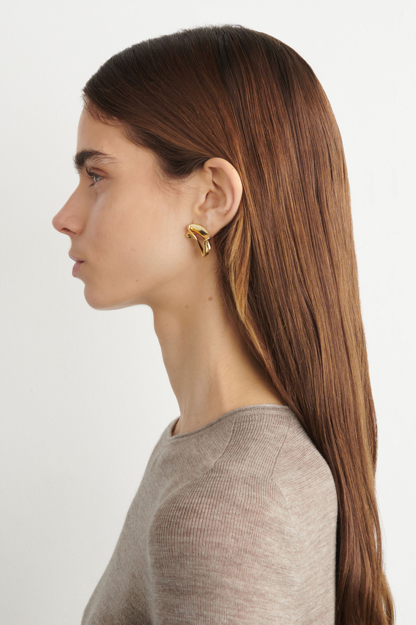 TWISTED RIBBON STUD EARRINGS ツイストリボンスタッドピアス ゴールド 