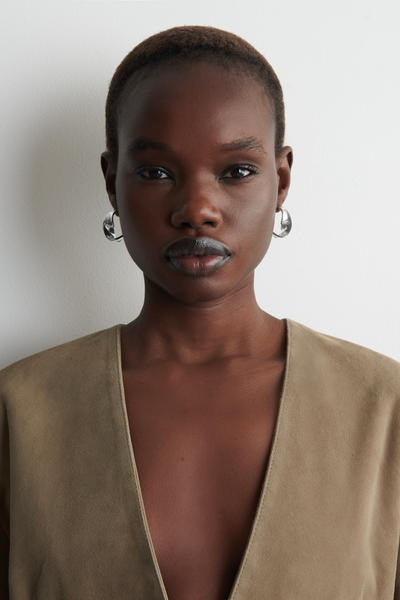 COS ツイストリボン フープピアス