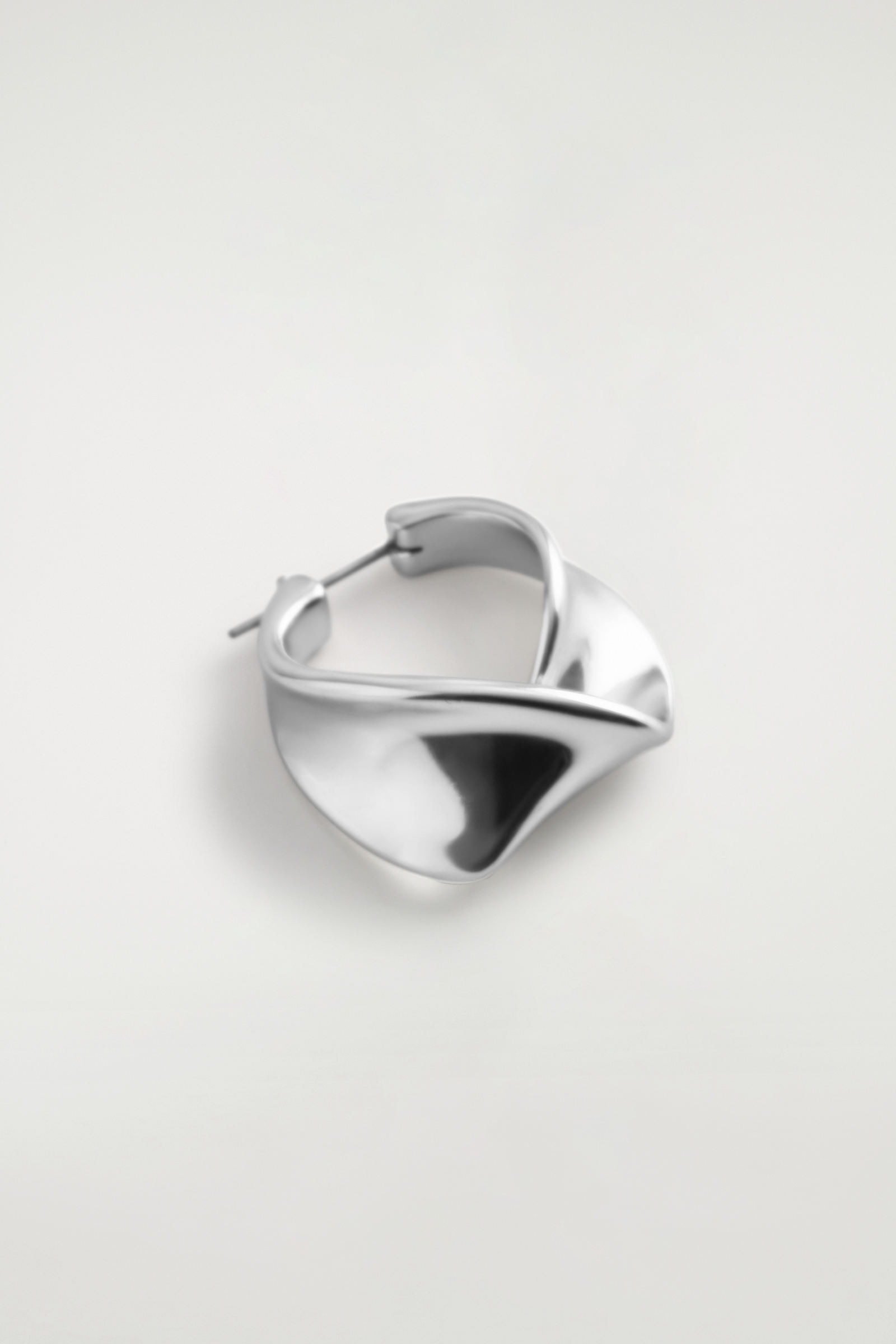 TWISTED RIBBON HOOP EARRINGS ツイストリボン フープピアス シルバー 