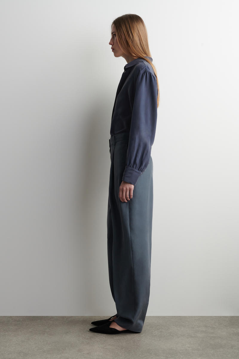 COS シワ加工シルク ストレートパンツ