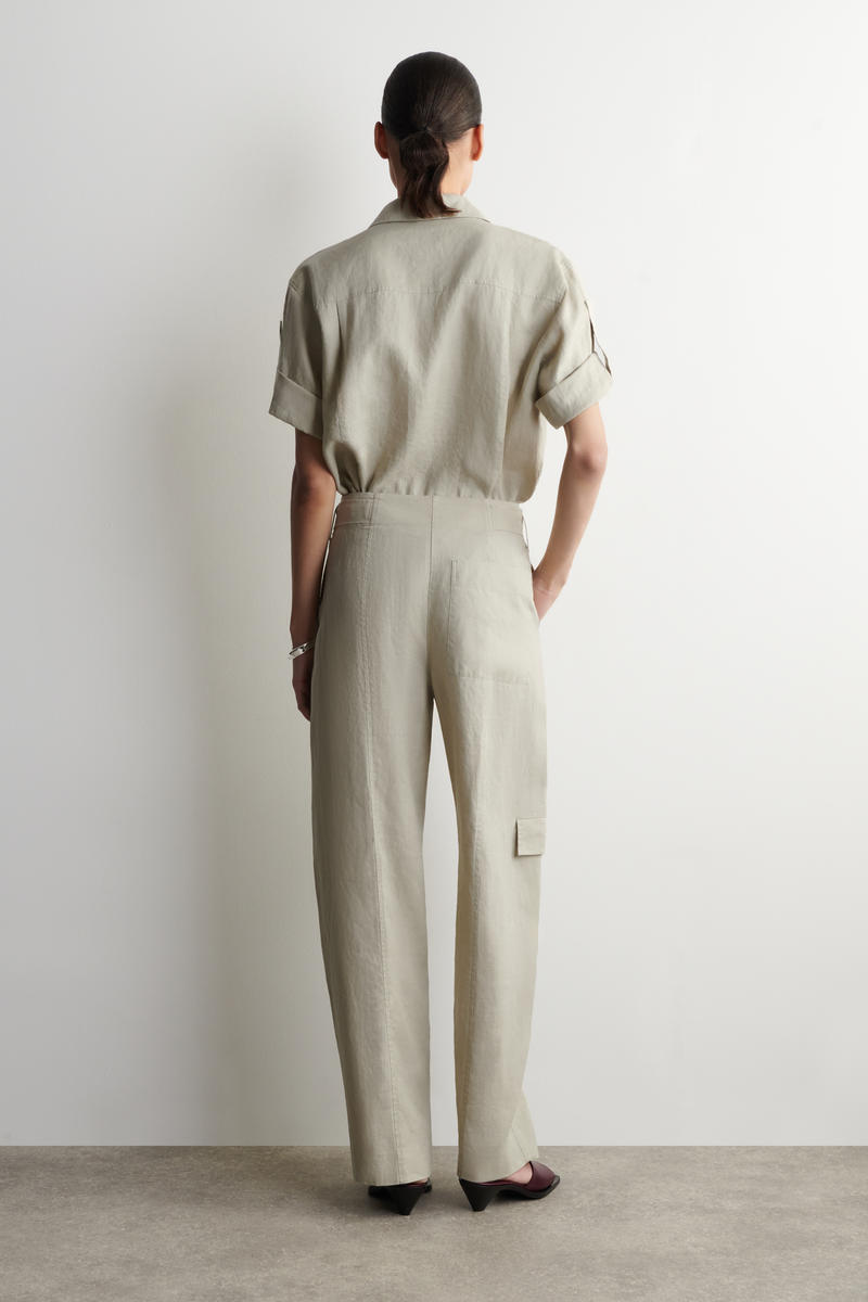 COS ベルト付きリネンバレルレッグパンツ